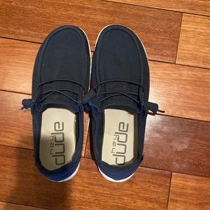 Brand new heydude shoes.Wrong size.They’re a size 6 in women, color is navy blue